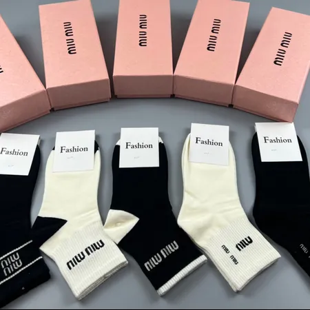 スーパーコピー ミュウミュウ 靴下