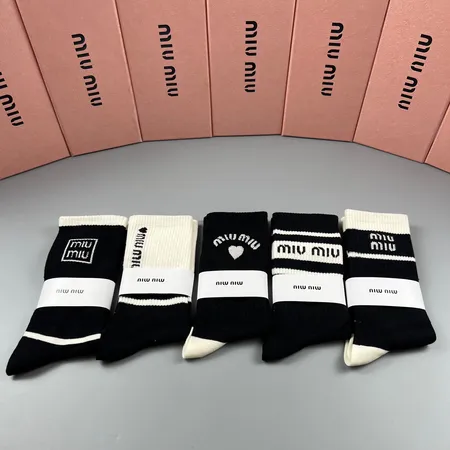 スーパーコピー ミュウミュウ 靴下