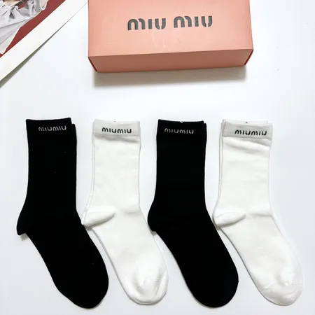スーパーコピー ミュウミュウ 靴下