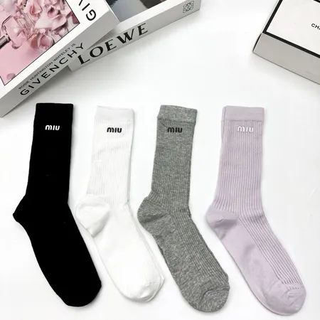 スーパーコピー ミュウミュウ 靴下