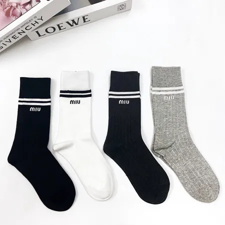 スーパーコピー ミュウミュウ 靴下