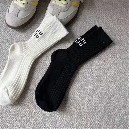  スーパーコピー ミュウミュウ 靴下