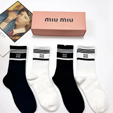 スーパーコピー ミュウミュウ 靴下