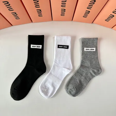 スーパーコピー ミュウミュウ 靴下