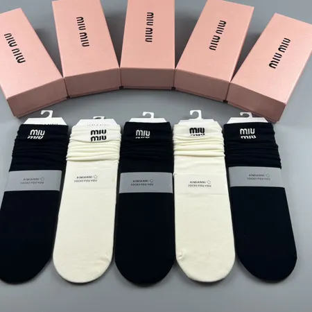スーパーコピー ミュウミュウ 靴下