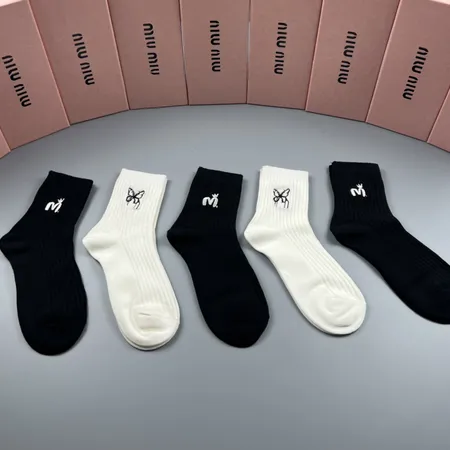 スーパーコピー ミュウミュウ 靴下