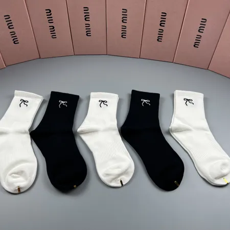 スーパーコピー ミュウミュウ 靴下