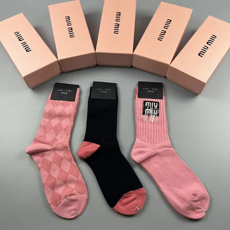 スーパーコピー ミュウミュウ 靴下