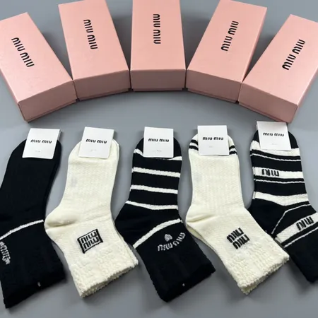 スーパーコピー ミュウミュウ 靴下