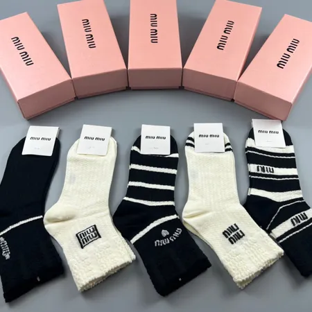 スーパーコピー ミュウミュウ 靴下
