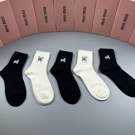 スーパーコピー ミュウミュウ 靴下