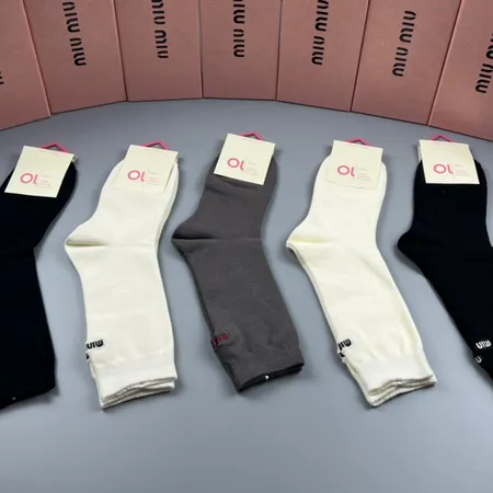 スーパーコピー ミュウミュウ 靴下