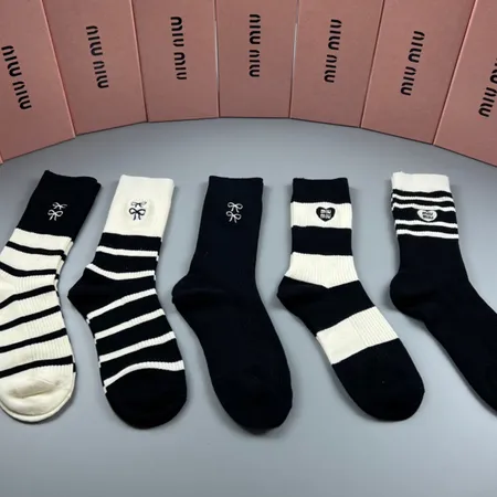スーパーコピー ミュウミュウ 靴下