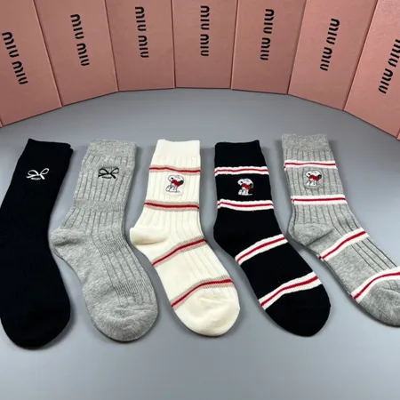 スーパーコピー ミュウミュウ 靴下