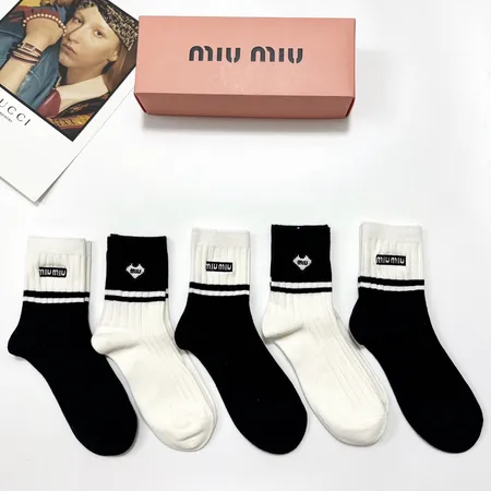 スーパーコピー ミュウミュウ 靴下