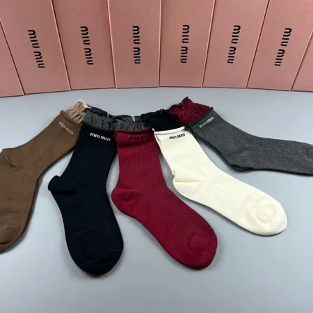 スーパーコピー ミュウミュウ 靴下