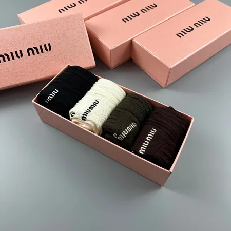 スーパーコピー ミュウミュウ 靴下