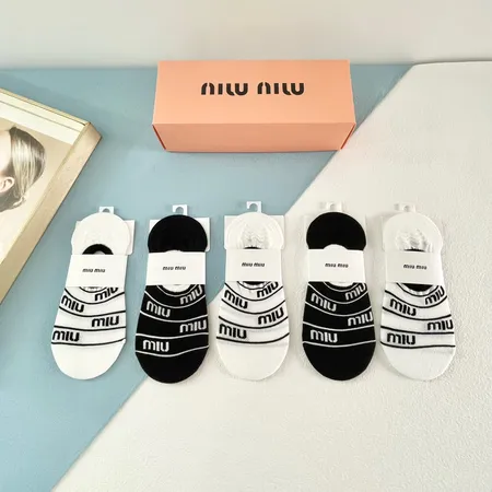 スーパーコピー ミュウミュウ 靴下