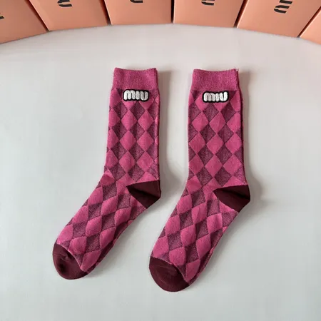スーパーコピー ミュウミュウ 靴下