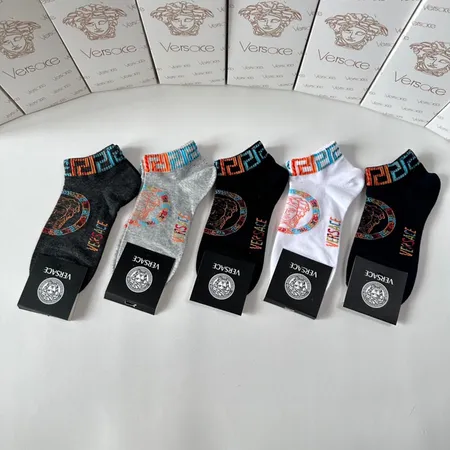 スーパーコピー ヴェルサーチ 靴下