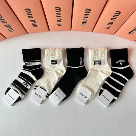 スーパーコピー ミュウミュウ 靴下