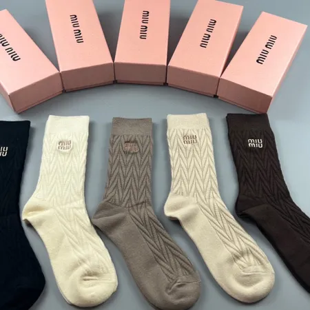 スーパーコピー ミュウミュウ 靴下