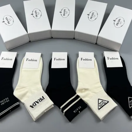 スーパーコピー プラダ 靴下