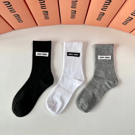 スーパーコピー ミュウミュウ 靴下