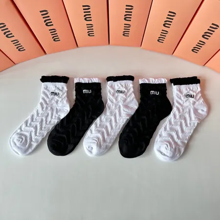 スーパーコピー ミュウミュウ 靴下