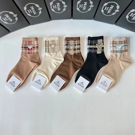 スーパーコピー プラダ 靴下