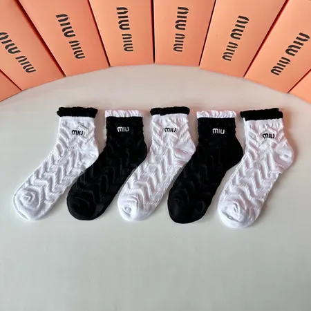 スーパーコピー ミュウミュウ 靴下