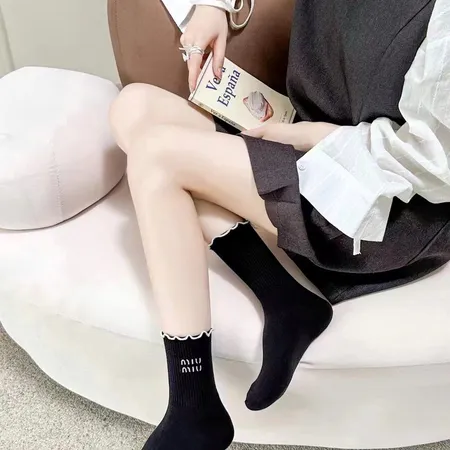 スーパーコピー ミュウミュウ 靴下