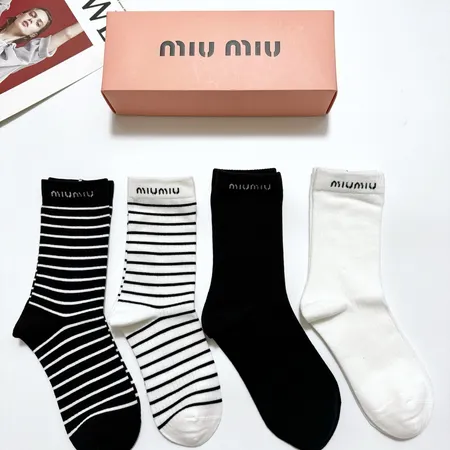 スーパーコピー ミュウミュウ 靴下