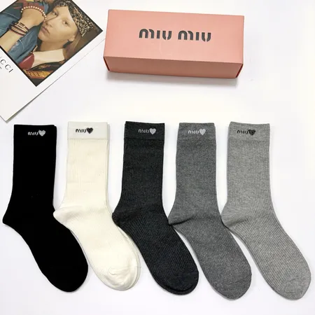 スーパーコピー ミュウミュウ 靴下
