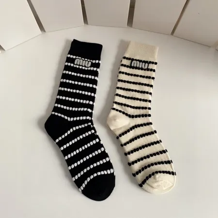 スーパーコピー ミュウミュウ 靴下