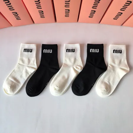 スーパーコピー ミュウミュウ 靴下