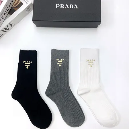 スーパーコピー プラダ 靴下