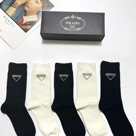 スーパーコピー プラダ 靴下