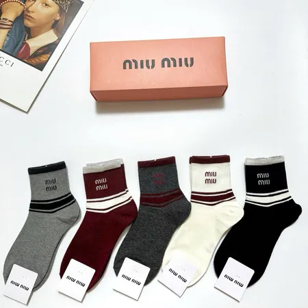 スーパーコピー ミュウミュウ 靴下