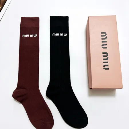 スーパーコピー ミュウミュウ 靴下