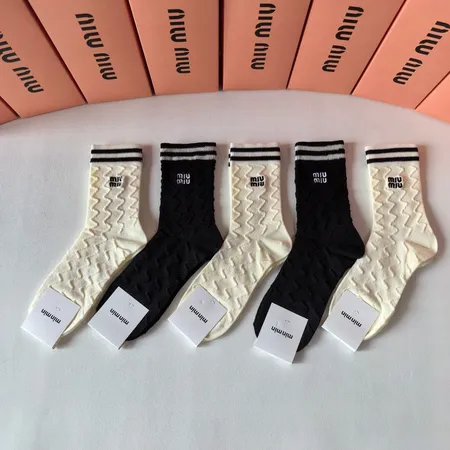 スーパーコピー ミュウミュウ 靴下