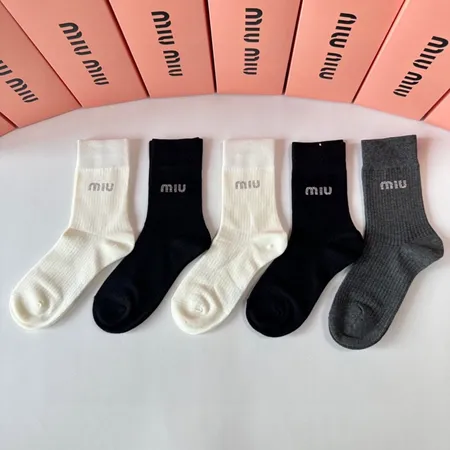 スーパーコピー ミュウミュウ 靴下