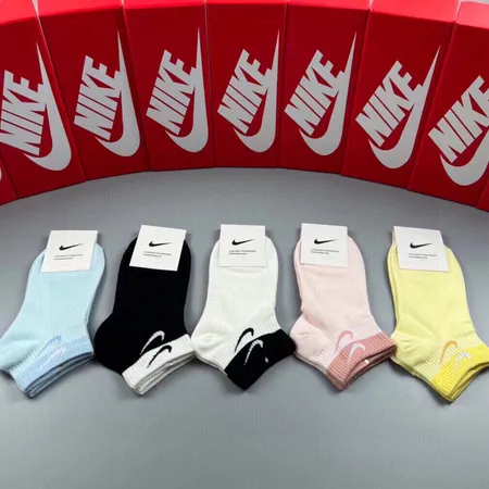  スーパーコピー ミュウミュウ 靴下