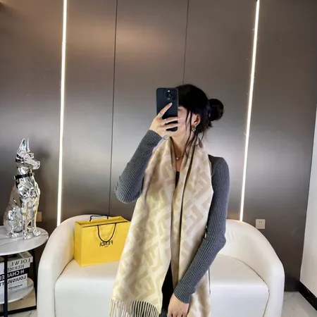 スーパーコピー フェンディ マフラー