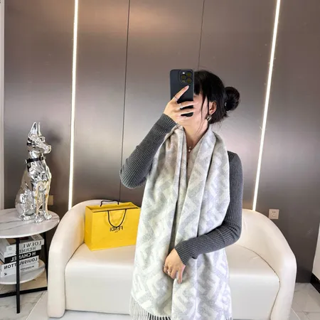 スーパーコピー フェンディ マフラー