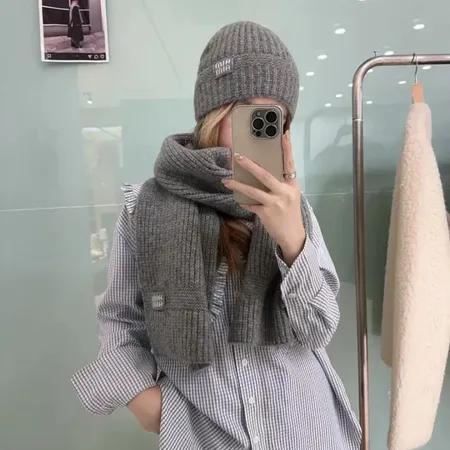 スーパーコピー ミュウミュウ マフラー