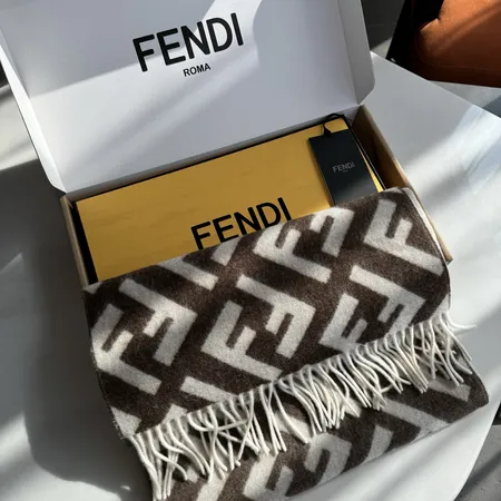 スーパーコピー フェンディ マフラー