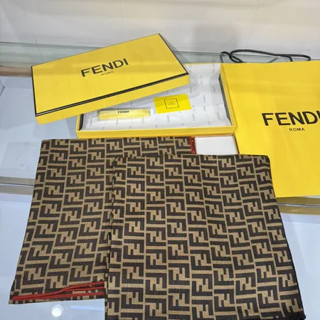 スーパーコピー フェンディ マフラー