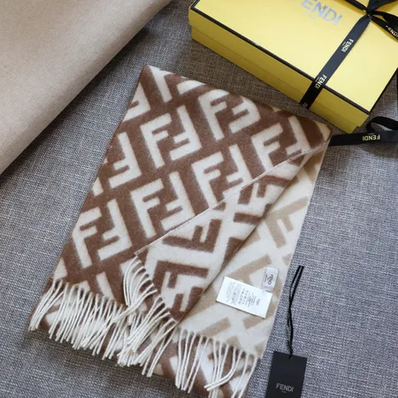 スーパーコピー フェンディ マフラー