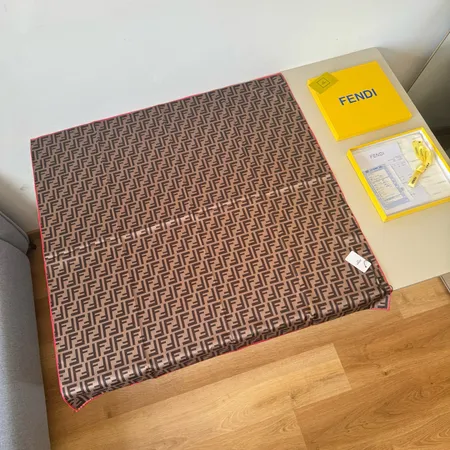 スーパーコピー フェンディ マフラー